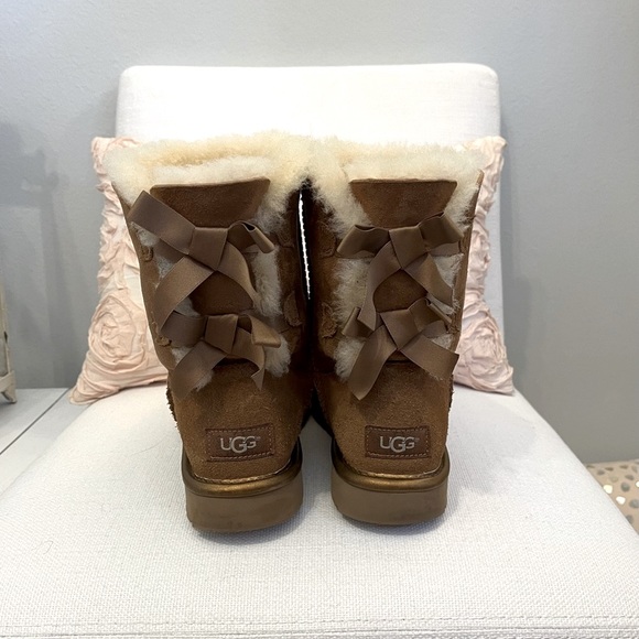 UGG Shoes - 🎀UGG Bailey Bow - Chestnut with Copper Colored Accent.  Size 7